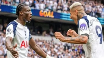 الدوري الإنجليزي يشهد مواجهة قوية بين توتنهام وأستون فيلا وتأثيرها على ترتيب الفرق